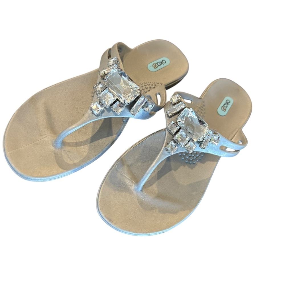 OKA b. Silver flip flip comfort Sandals with Crystal Embellishments shoes M/L